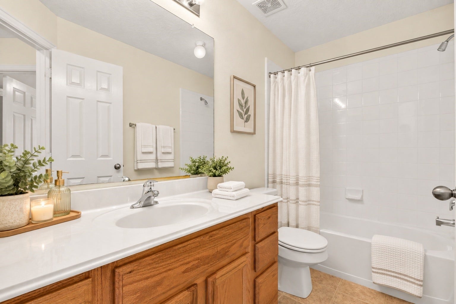 5707 Emerald Brook Lane, League City, TX 77573 Secondary Bath Tub/shower combo (Staged)