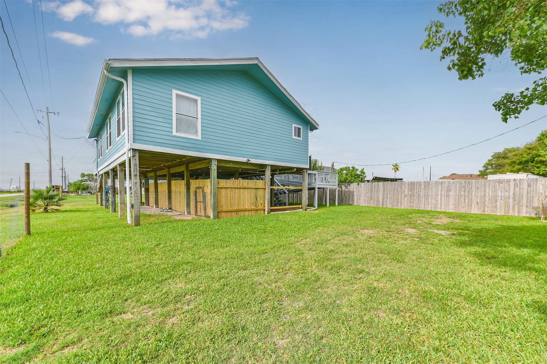 1004 20th Street, Dickinson, TX 77539 1004 20th Street, Dickinson, TX 77539