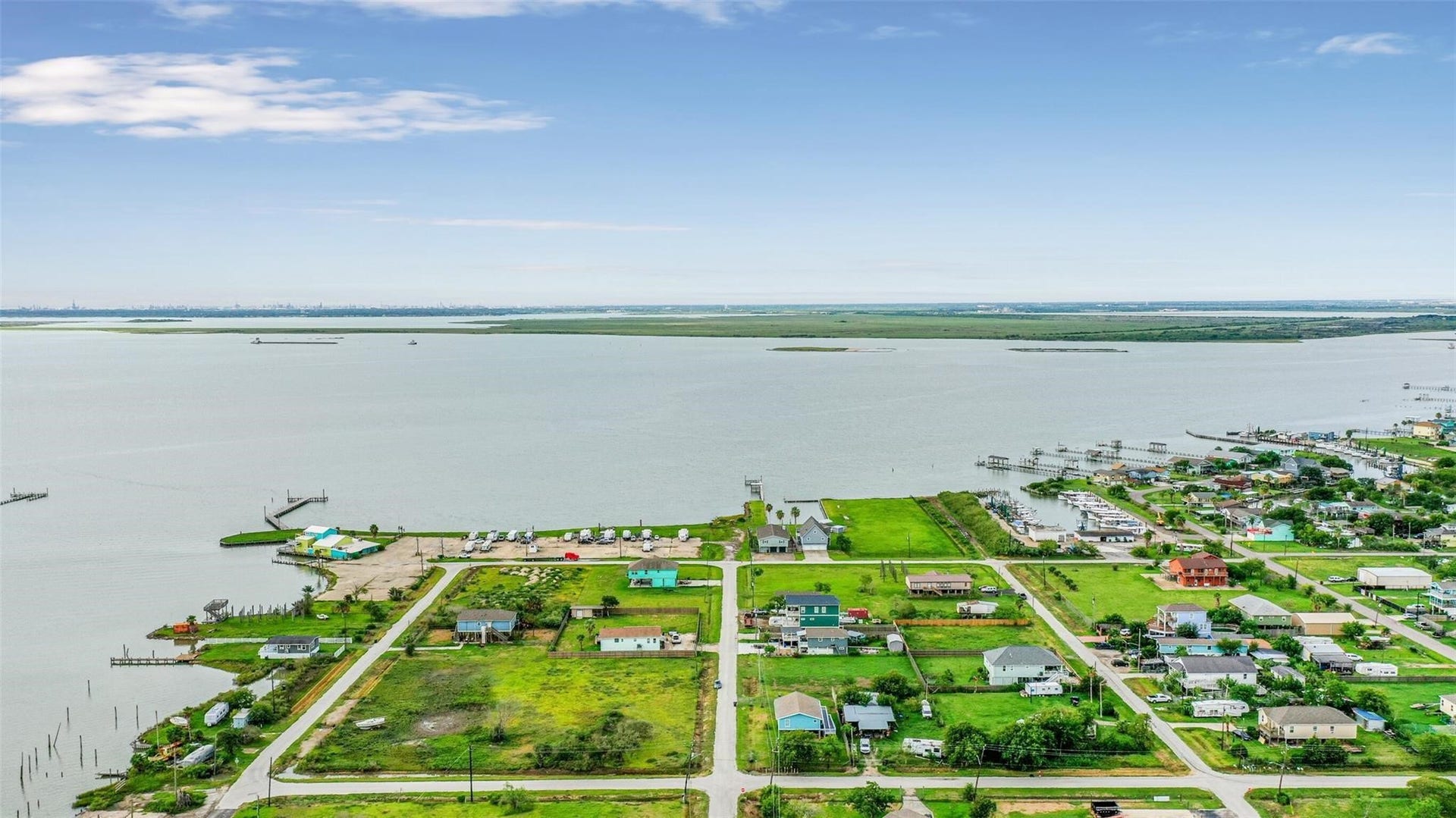1004 20th Street, Dickinson, TX 77539 1004 20th Street, Dickinson, TX 77539