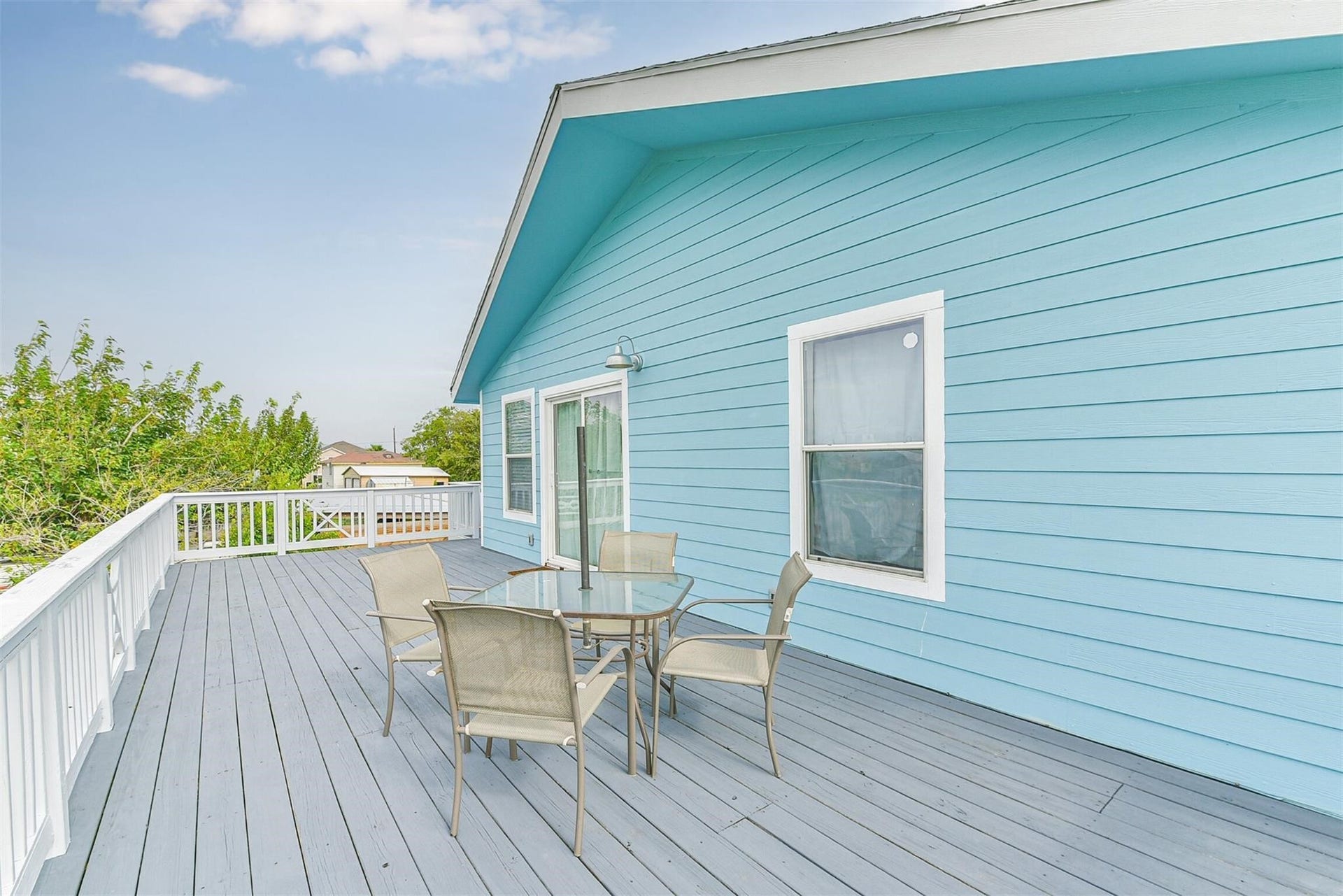 1004 20th Street, Dickinson, TX 77539 1004 20th Street, Dickinson, TX 77539