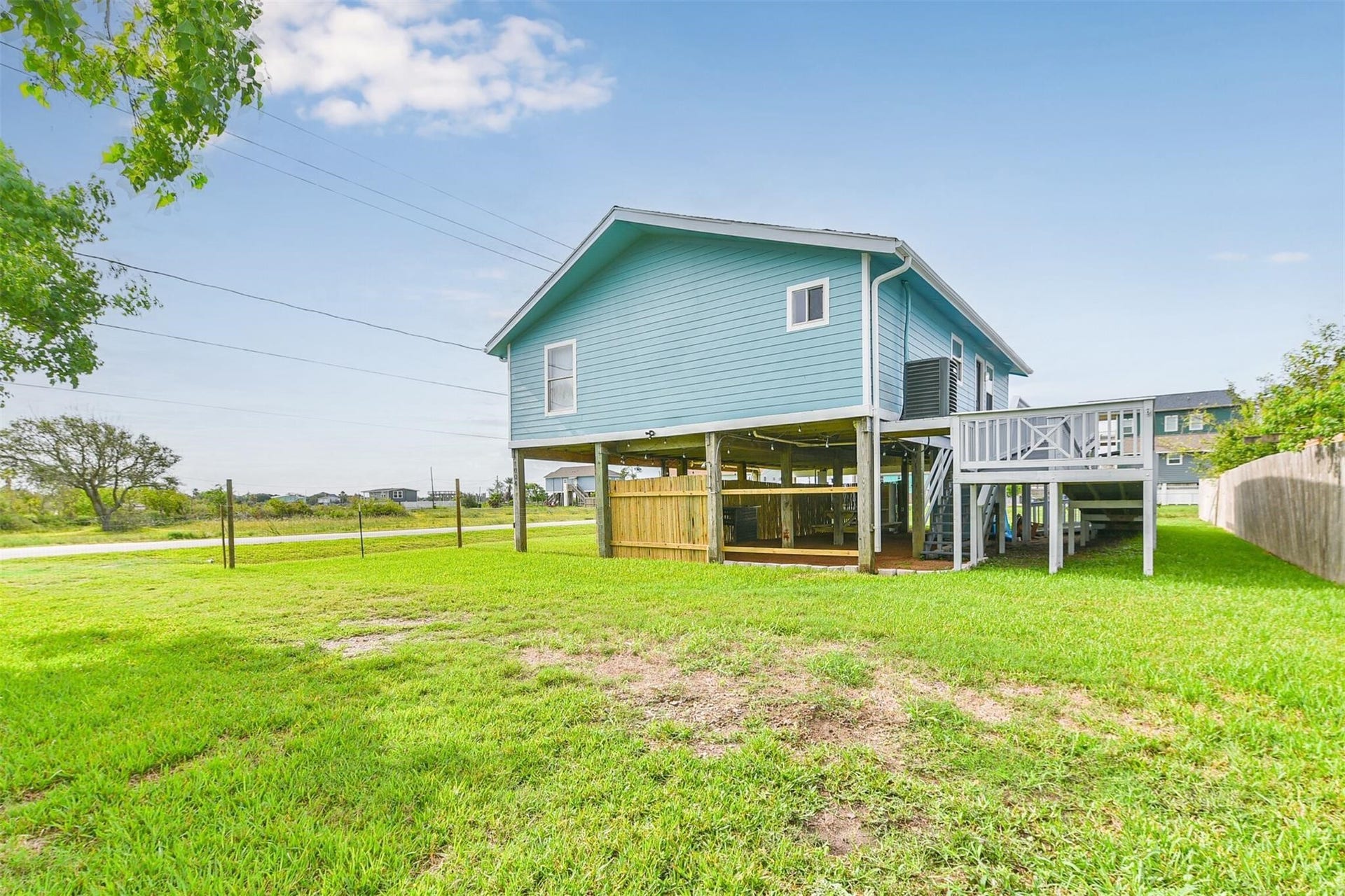 1004 20th Street, Dickinson, TX 77539 1004 20th Street, Dickinson, TX 77539