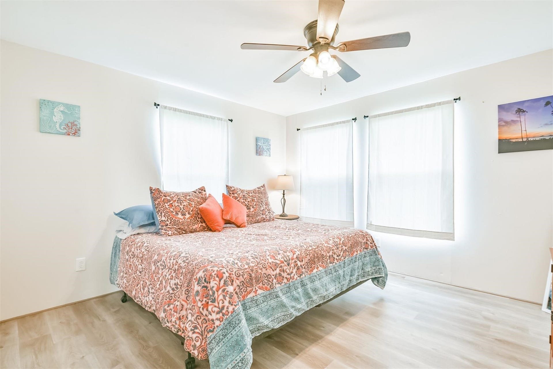 1004 20th Street, Dickinson, TX 77539 1004 20th Street, Dickinson, TX 77539