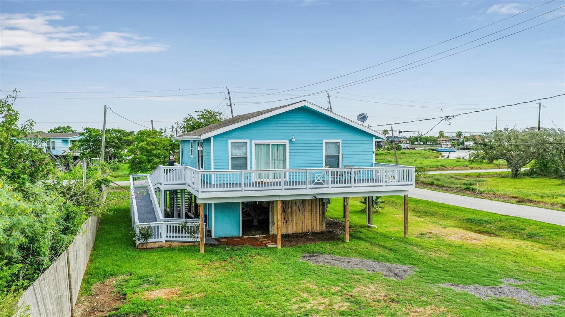 1004 20th Street, Dickinson, TX 77539 1004 20th Street, Dickinson, TX 77539