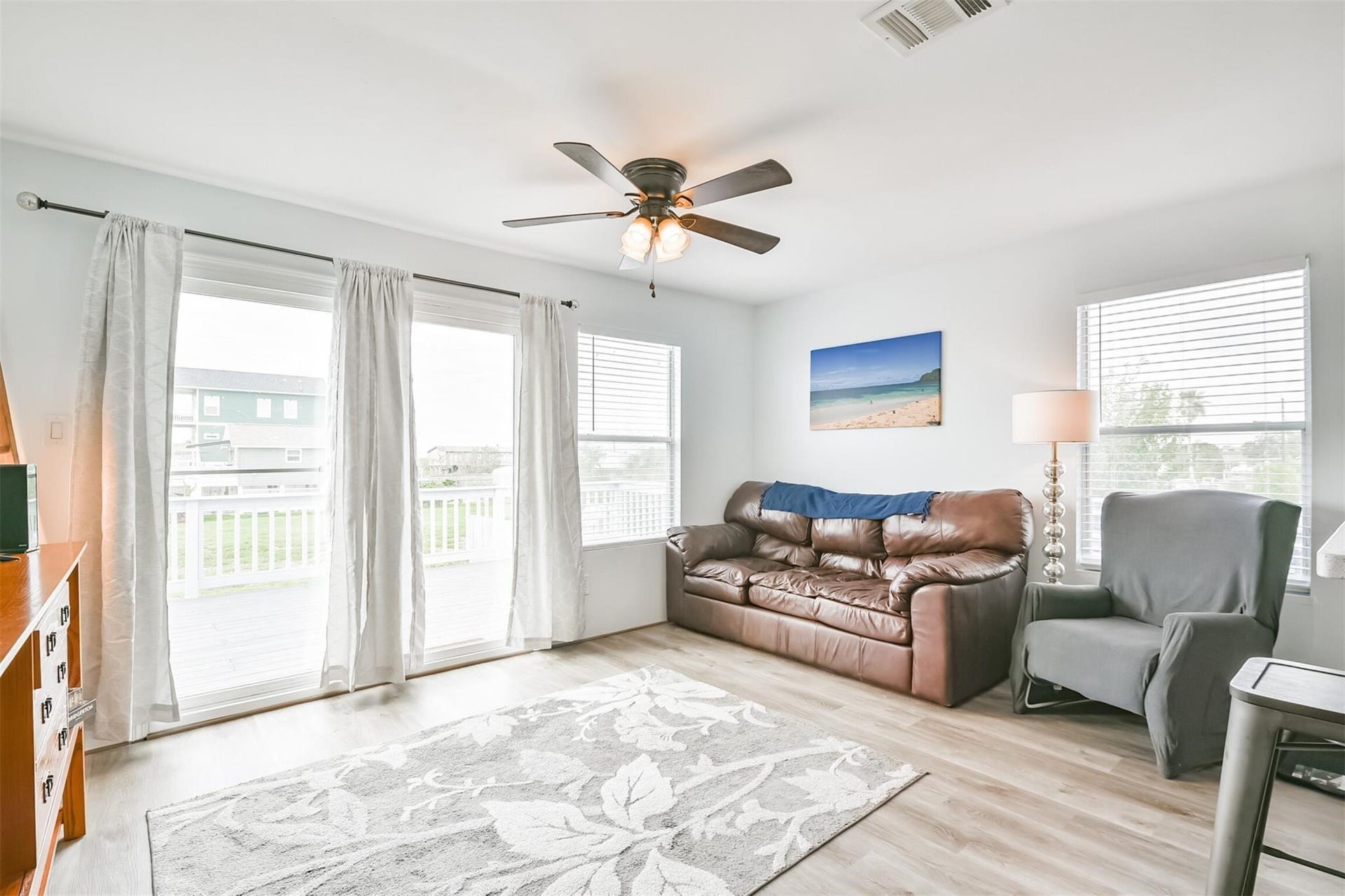 1004 20th Street, Dickinson, TX 77539 1004 20th Street, Dickinson, TX 77539