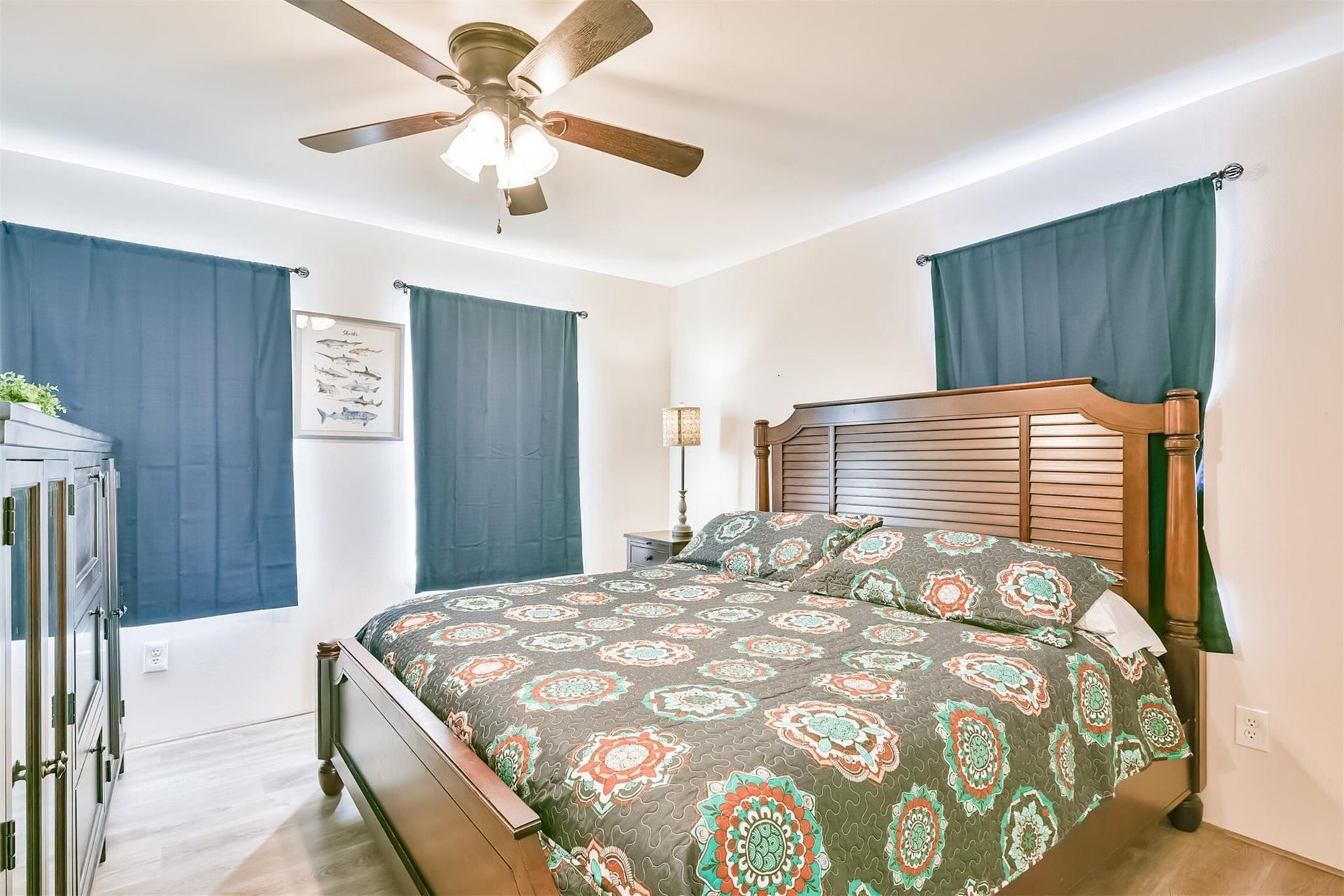 1004 20th Street, Dickinson, TX 77539 1004 20th Street, Dickinson, TX 77539