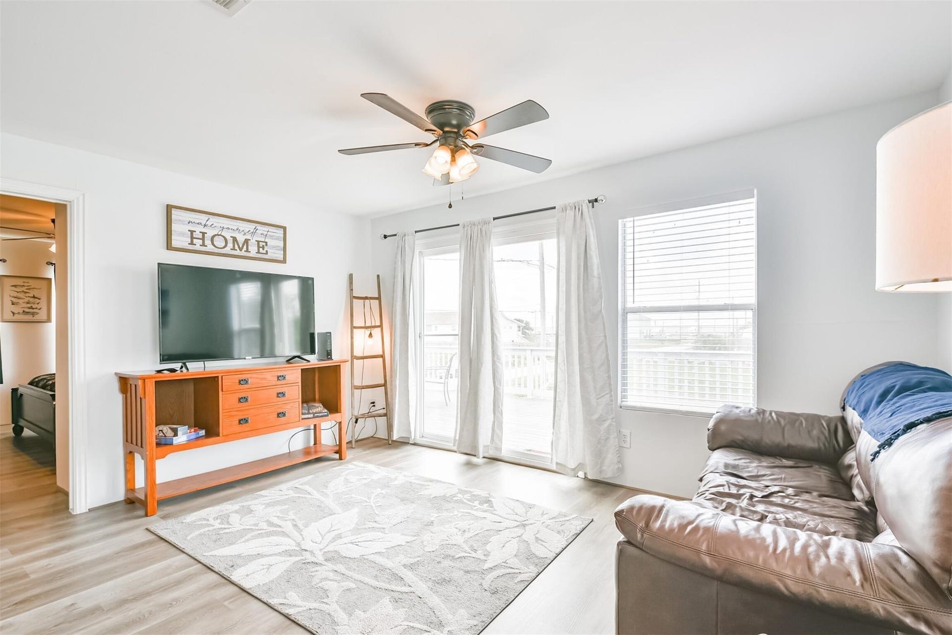 1004 20th Street, Dickinson, TX 77539 1004 20th Street, Dickinson, TX 77539