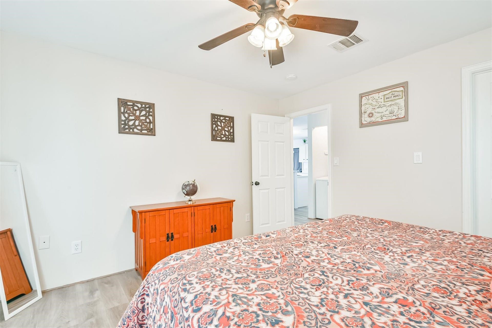 1004 20th Street, Dickinson, TX 77539 1004 20th Street, Dickinson, TX 77539