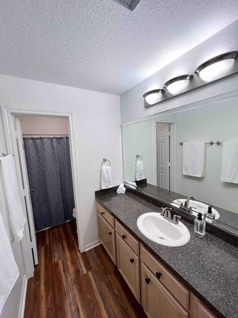 1426 Bluewater Highway, Surfside Beach, TX 77541 hall bathroom