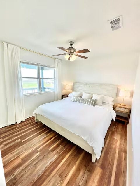 1426 Bluewater Highway, Surfside Beach, TX 77541 primary bedroom