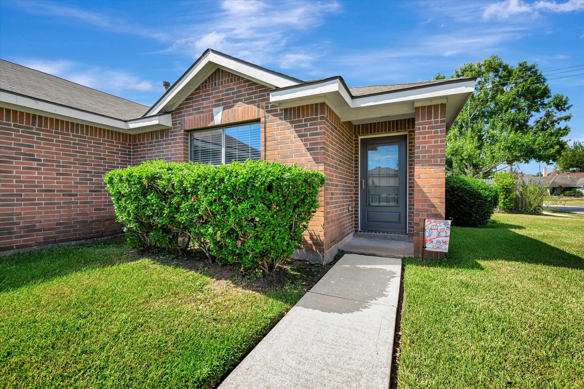 4802 Quiet Canyon Drive, Friendswood, TX 77546 Even before stepping inside, you're greeted with a charming and welcoming entryway with a new glass/screen storm door.