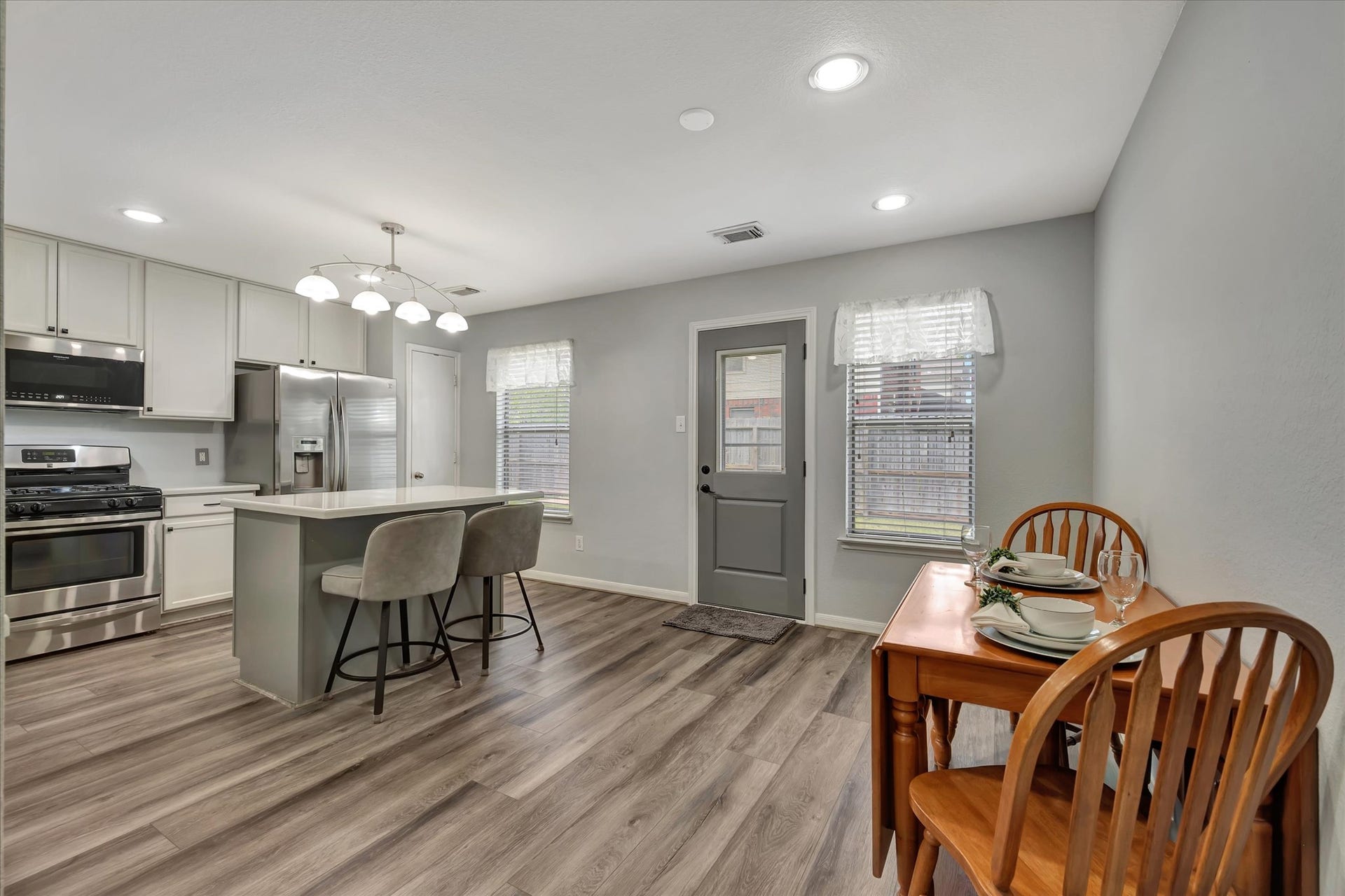 4802 Quiet Canyon Drive, Friendswood, TX 77546 Clean and spacious updated kitchen. Door leads out to the backyard.