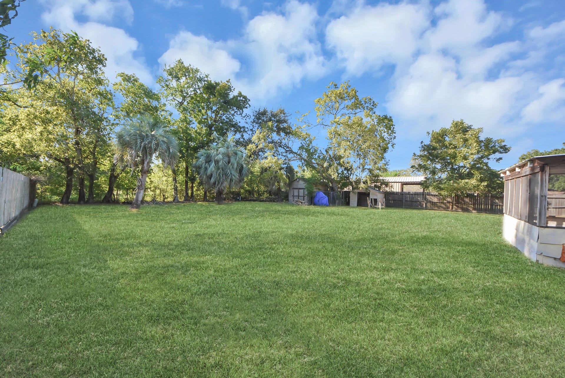 4311 Pine Shadows Street, Dickinson, TX 77539 4311 Pine Shadows Street, Dickinson, TX 77539