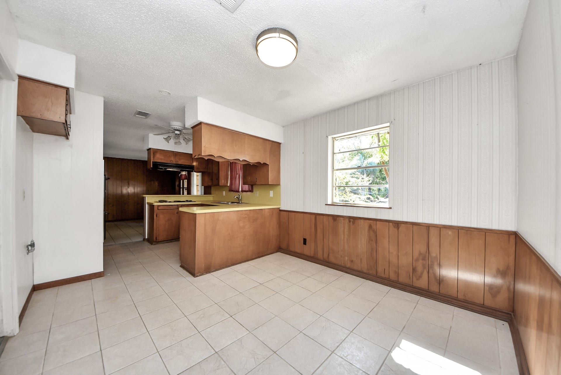 4311 Pine Shadows Street, Dickinson, TX 77539 4311 Pine Shadows Street, Dickinson, TX 77539
