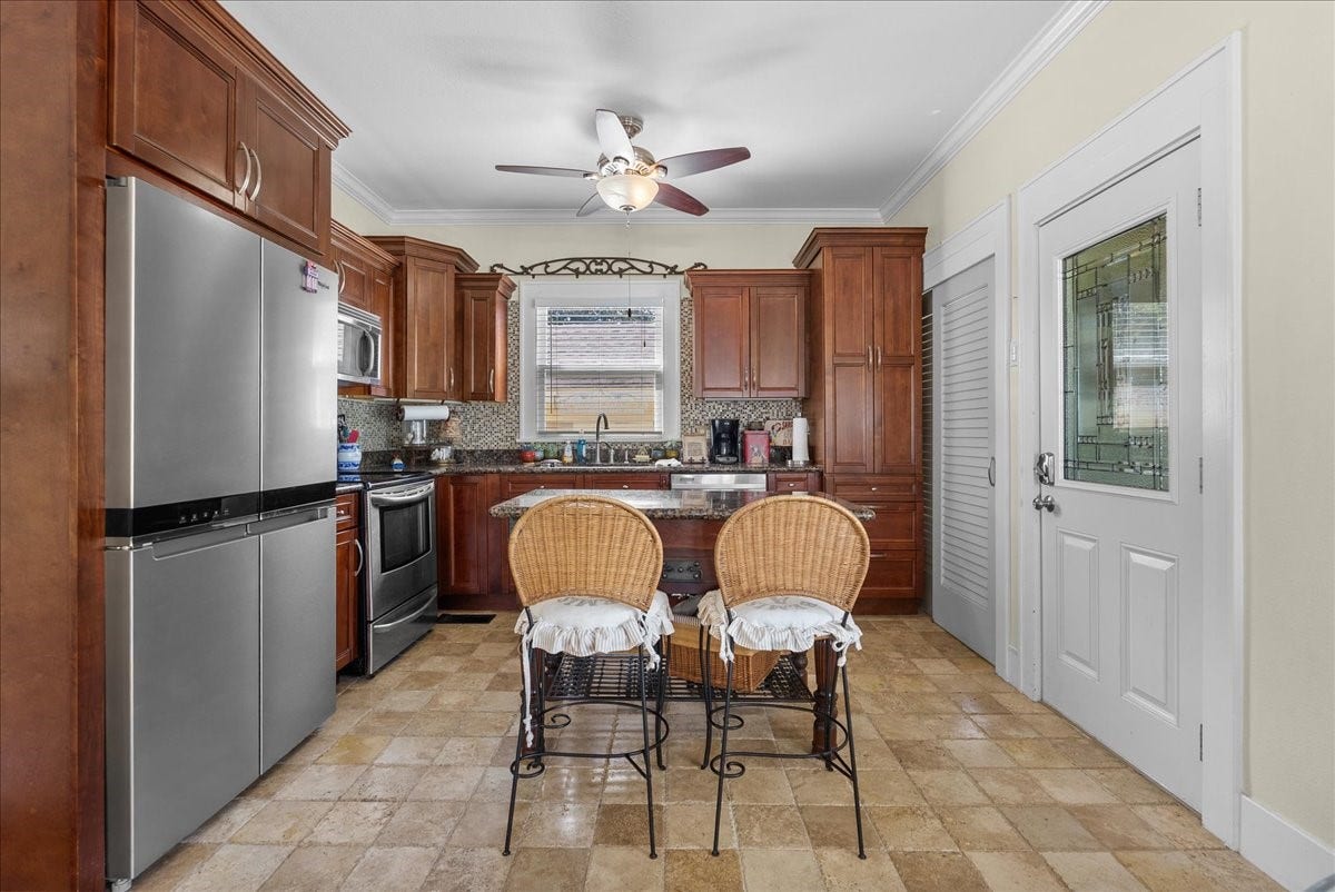 1327 16th Street, Galveston, TX 77550