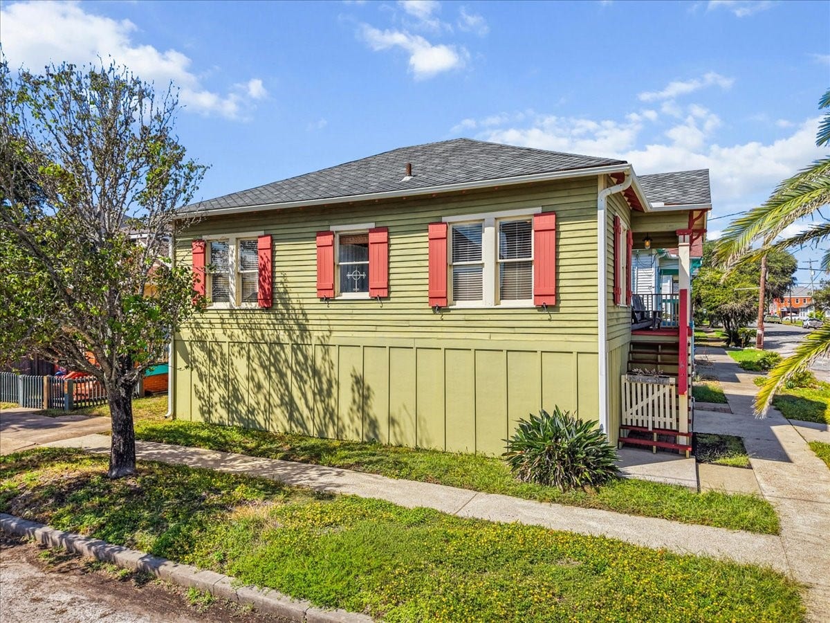 1327 16th Street, Galveston, TX 77550