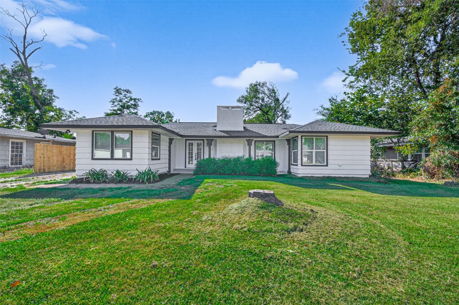 Property photo for 1609 N Pacific Street, Conroe, TX