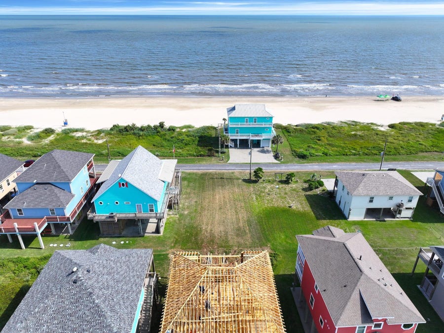 Property photo for 2585 Holiday Drive, Crystal Beach, TX