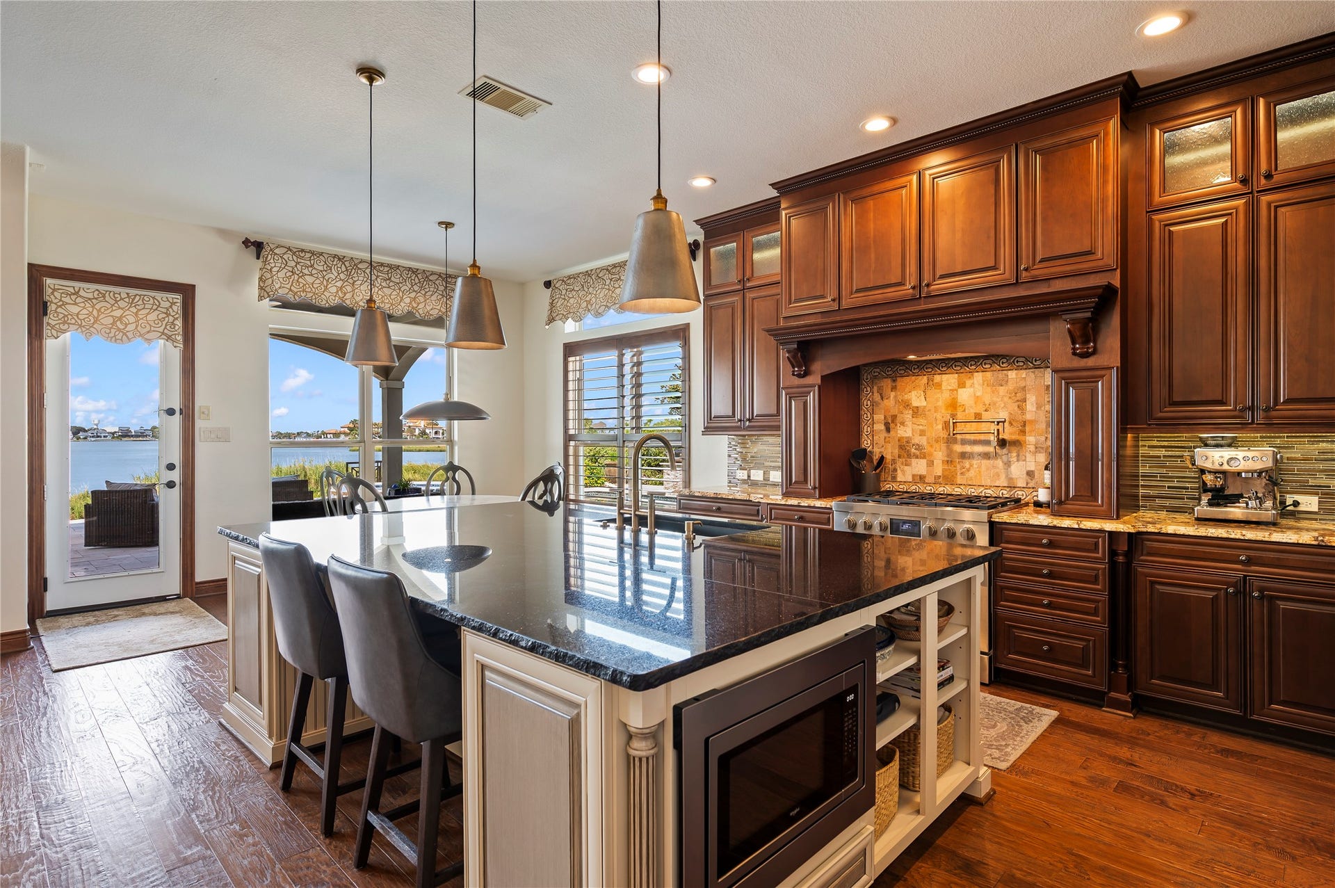 858 Signature Cove, League City, TX 77573 858 Signature Cove, League City, TX 77573
