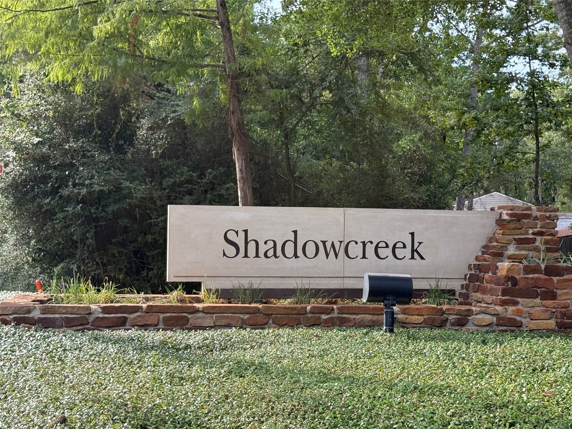 6 Leverwood Court, The Woodlands, TX 77381 Welcome to Shadowcreek, an established neighborhood in The Woodlands.