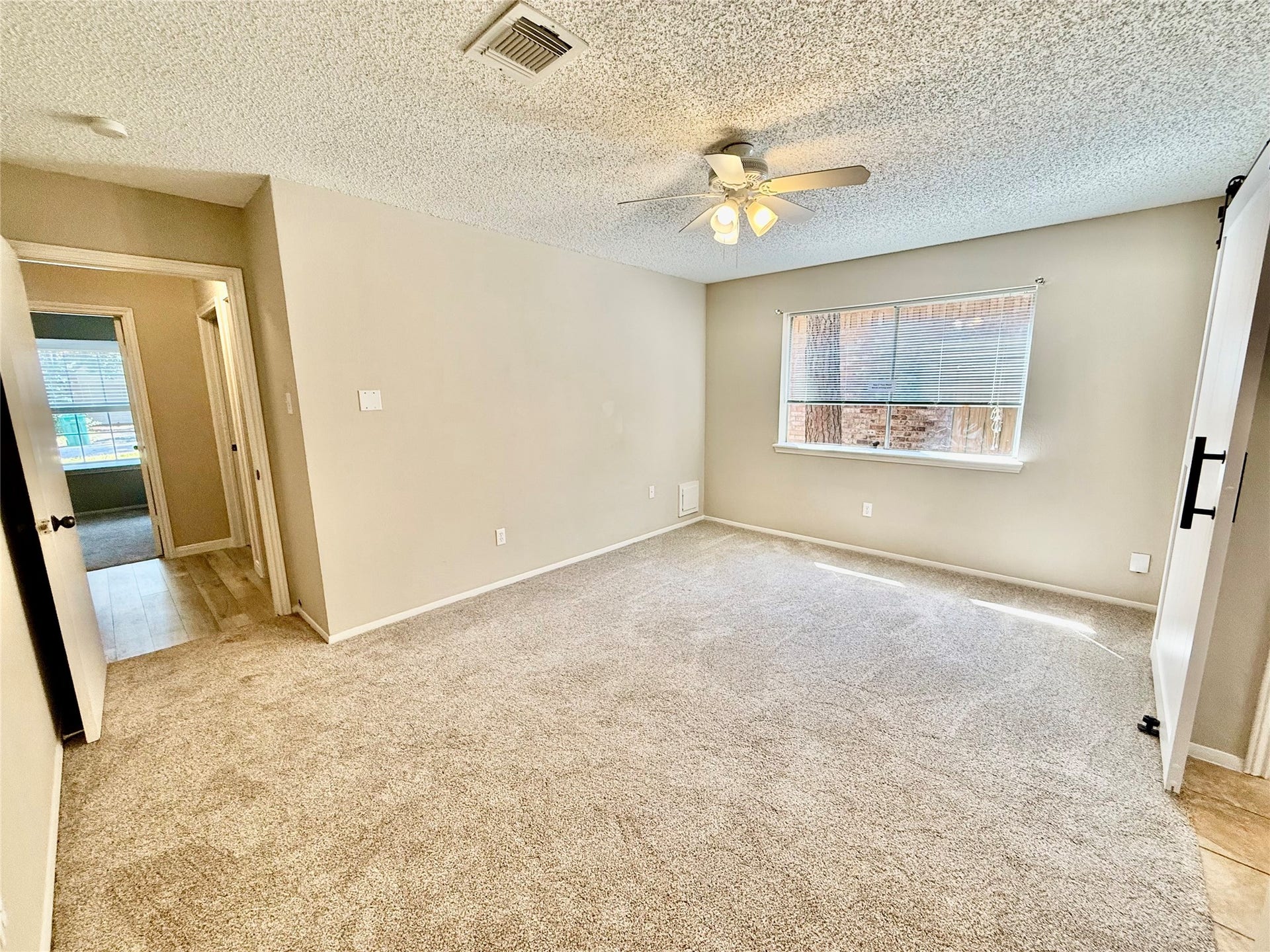 6 Leverwood Court, The Woodlands, TX 77381 Spacious primary bedroom with abundant natural light and neutral finishes.
