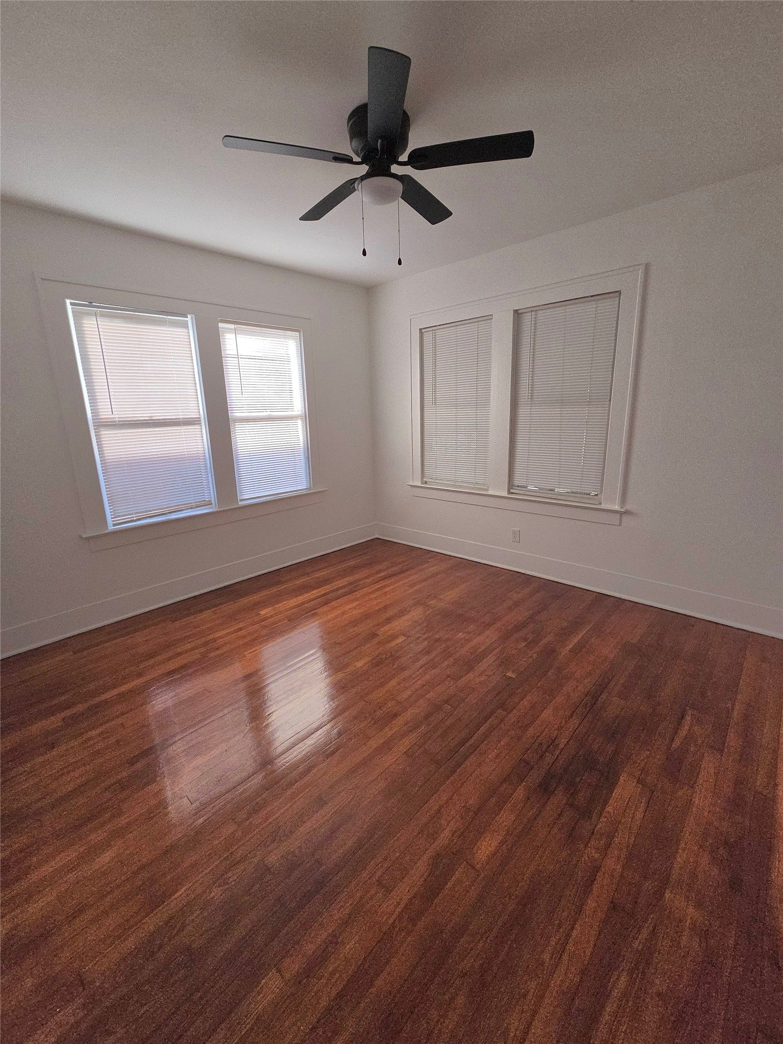 1449 Munger Street, Houston, TX 77023 front bedroom
