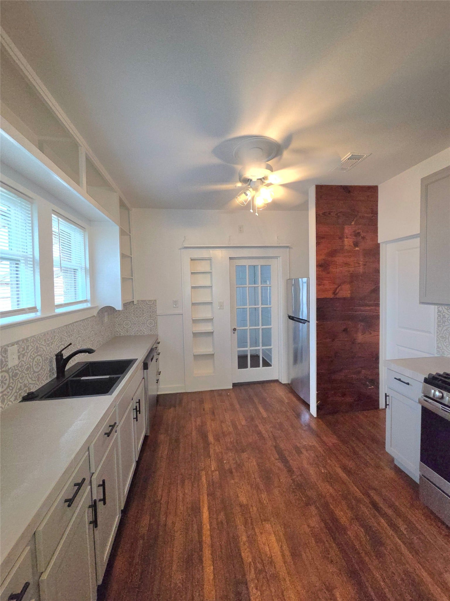 1449 Munger Street, Houston, TX 77023 1449 Munger Street, Houston, TX 77023