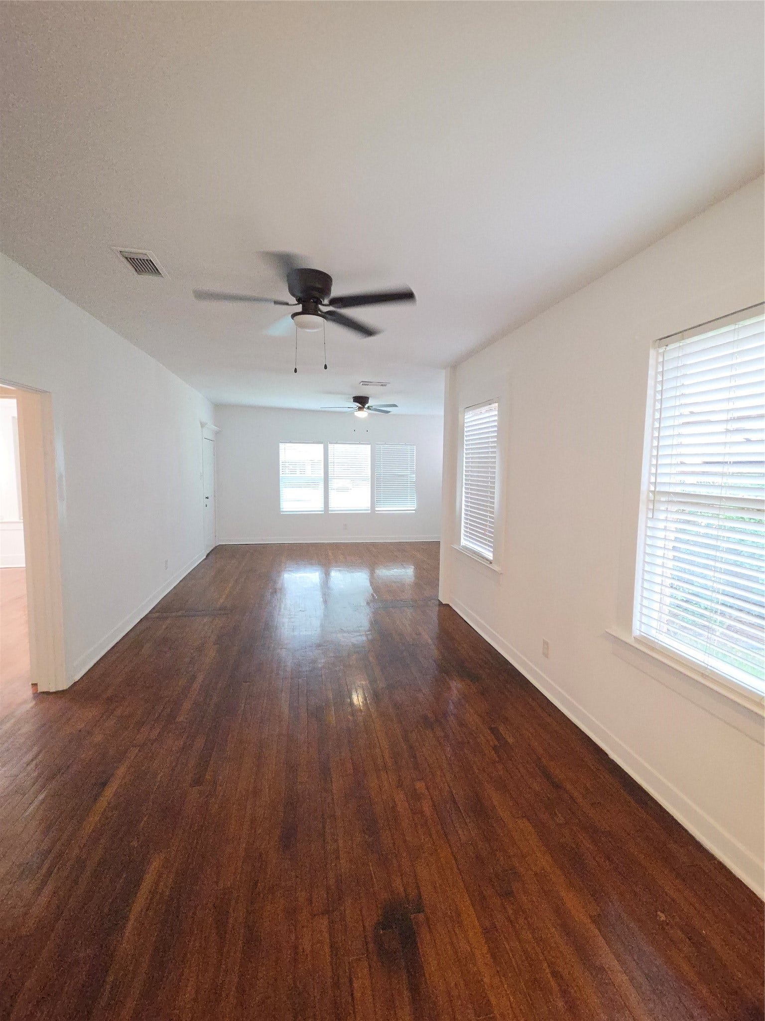 1449 Munger Street, Houston, TX 77023 dining, looking towards living room