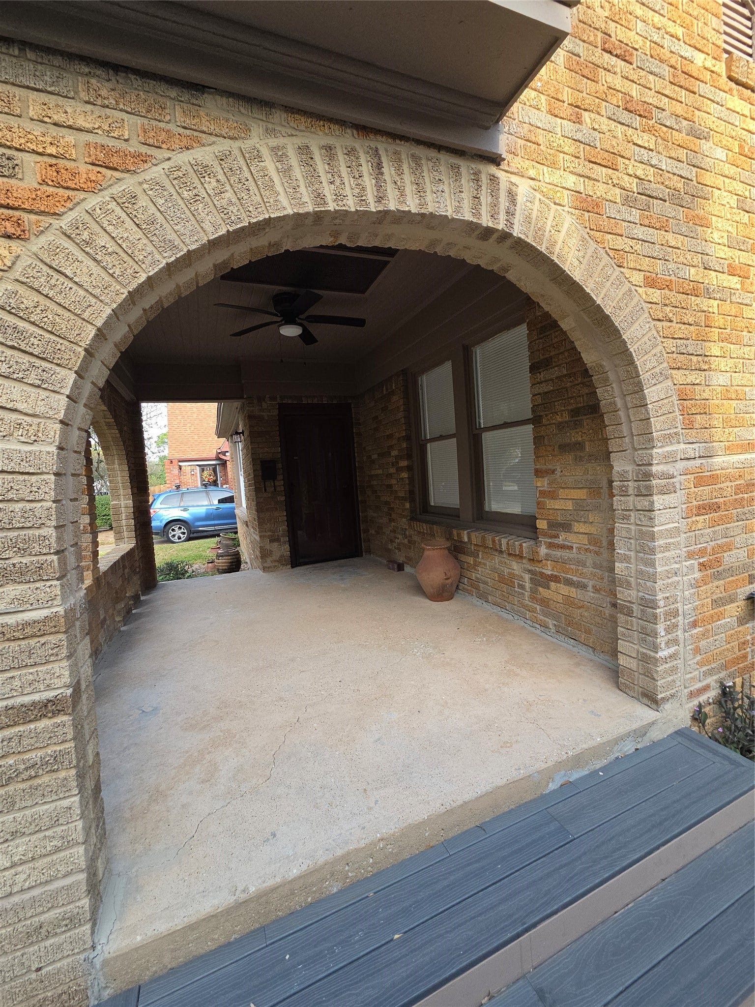 1449 Munger Street, Houston, TX 77023 front porch