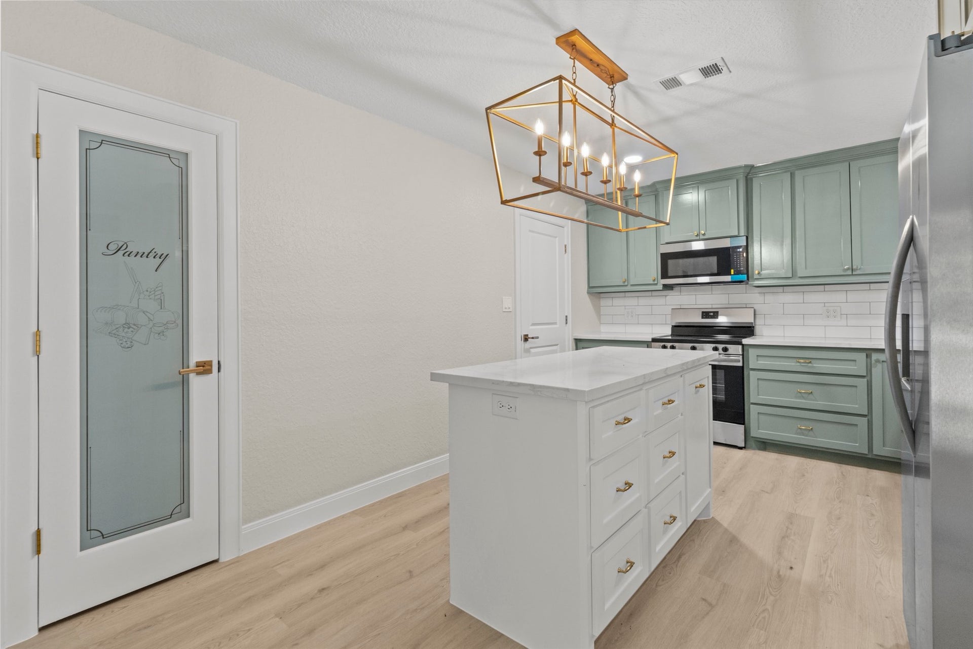 18079 County Road 463, Brazoria, TX 77422 Kitchen