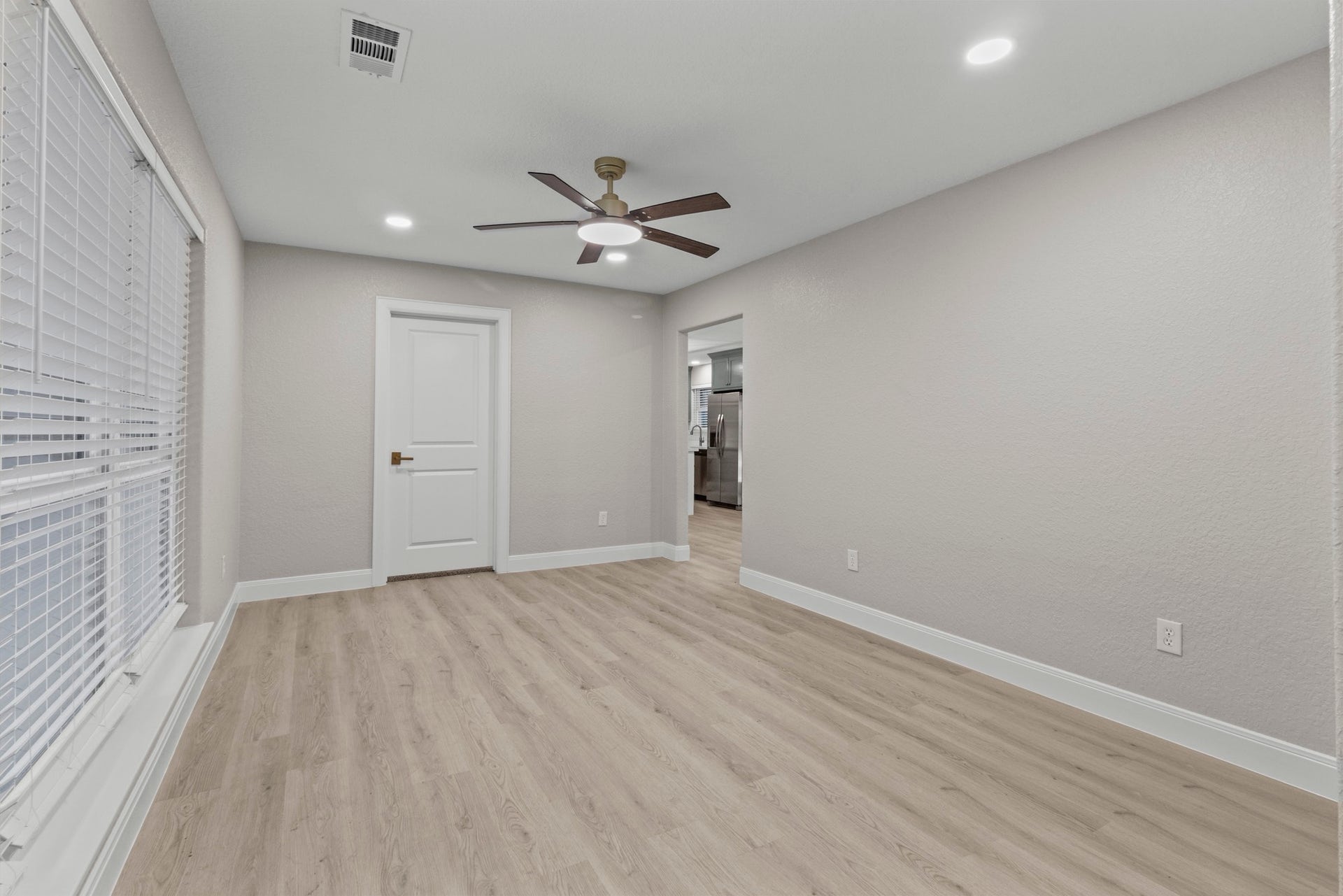 18079 County Road 463, Brazoria, TX 77422 Living Room