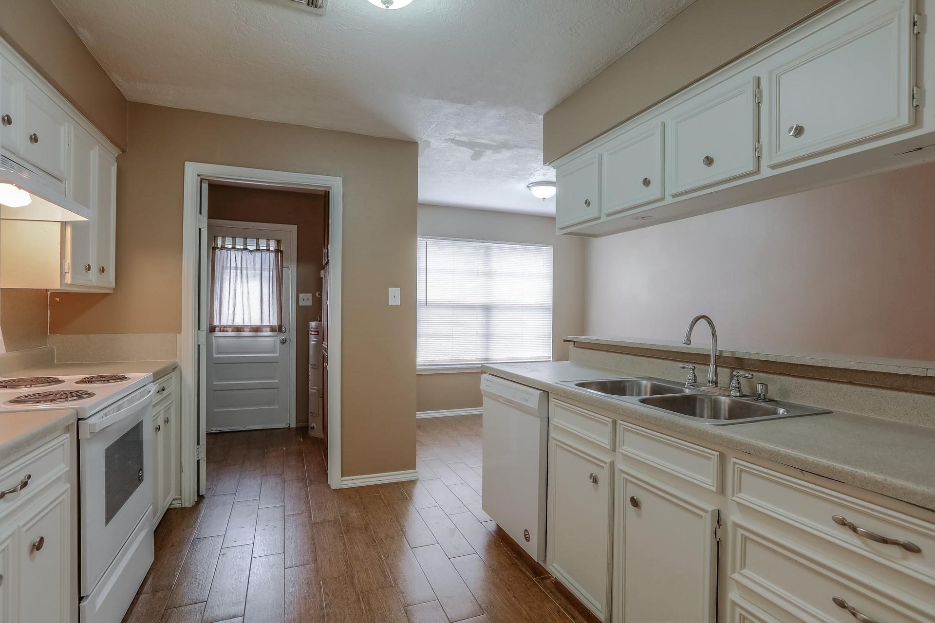 1013 Mccall Avenue, Conroe, TX 77301