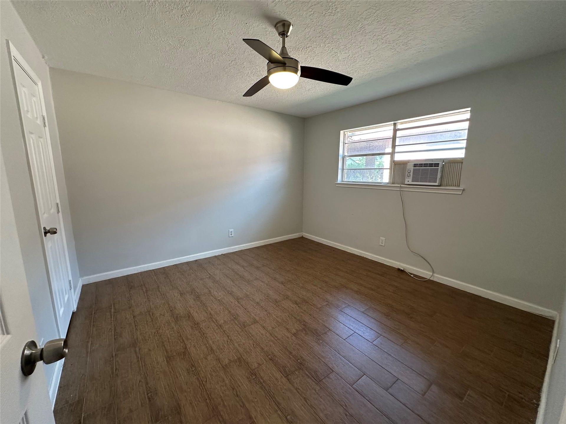 1013 Mccall Avenue, Conroe, TX 77301
