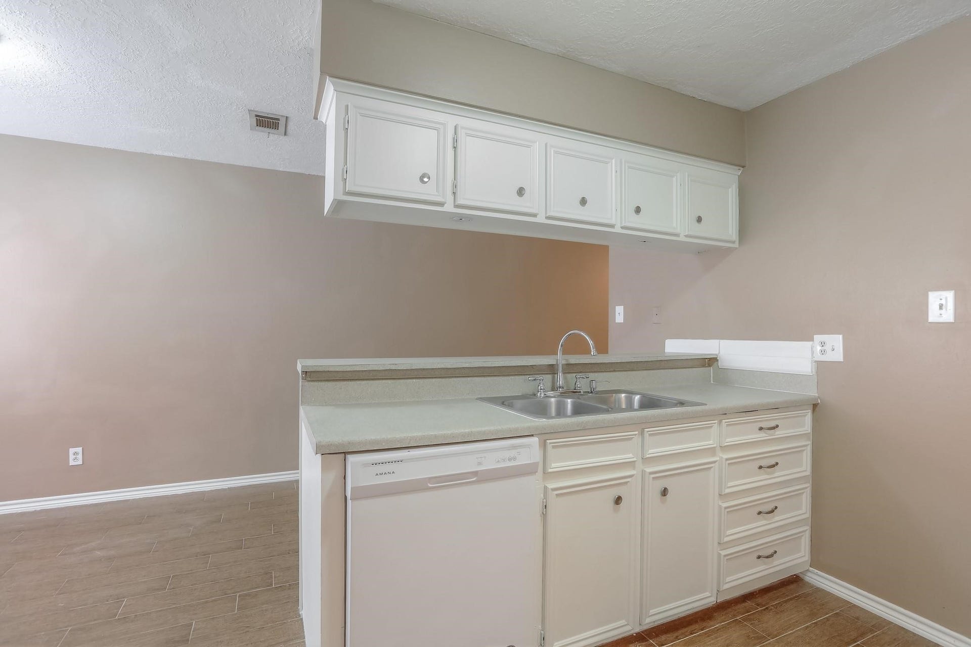 1013 Mccall Avenue, Conroe, TX 77301