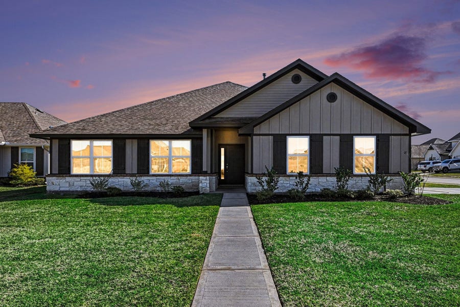 Property photo for 18 Gemstone Court, Angleton, TX