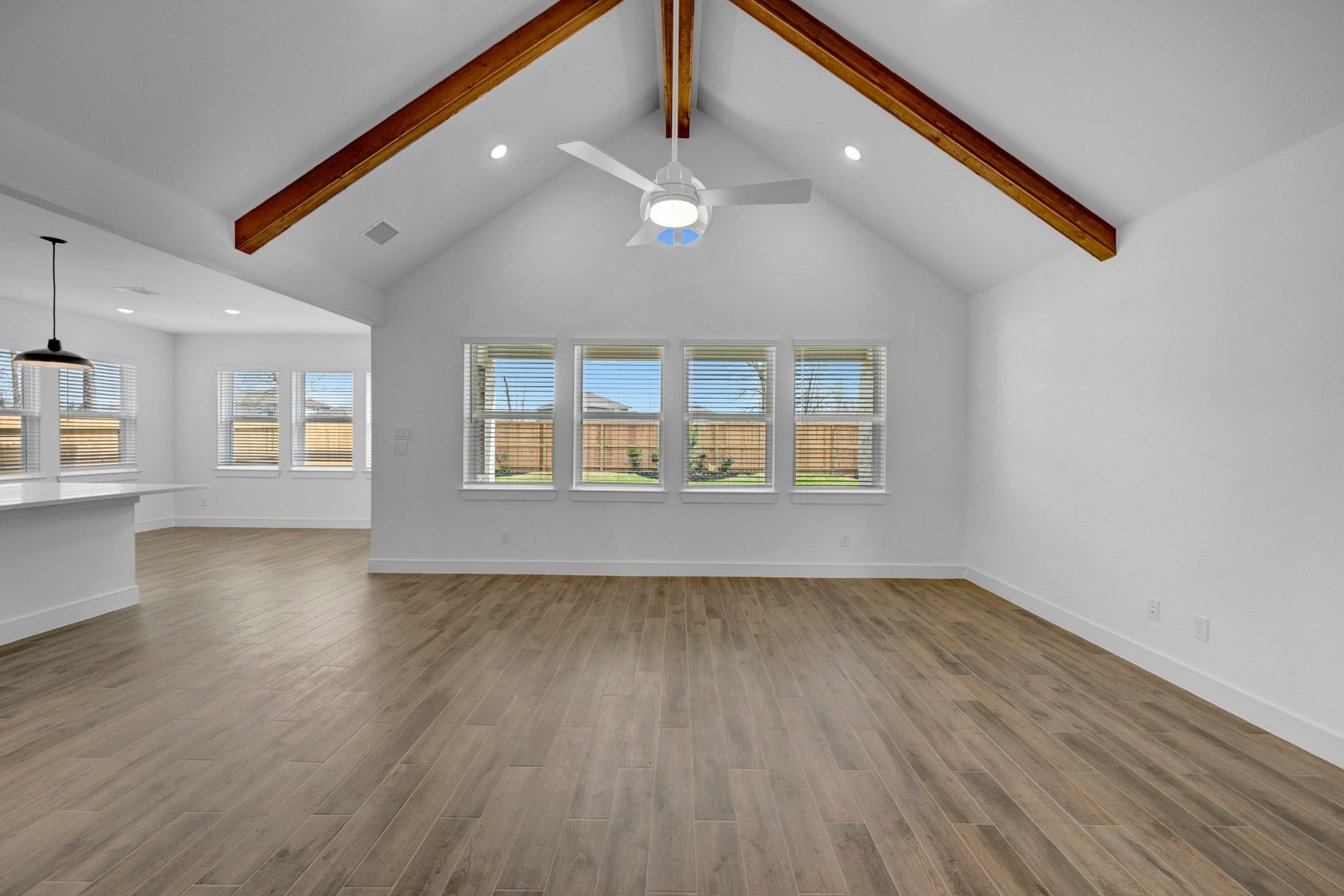 Impressive great room (*Photo not of actual home and used for illustration purposes only.)