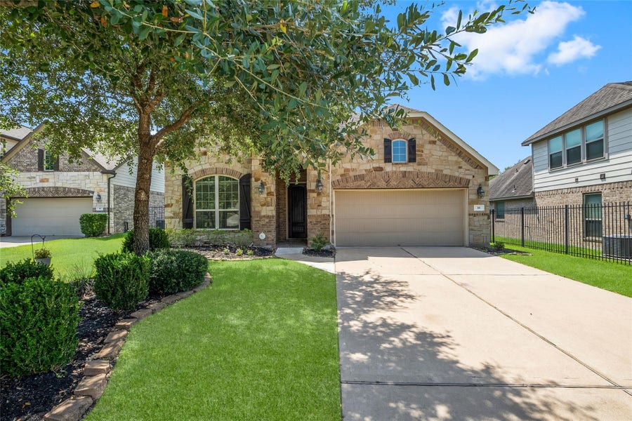 Property photo for 38 Estherwood Place, Magnolia, TX