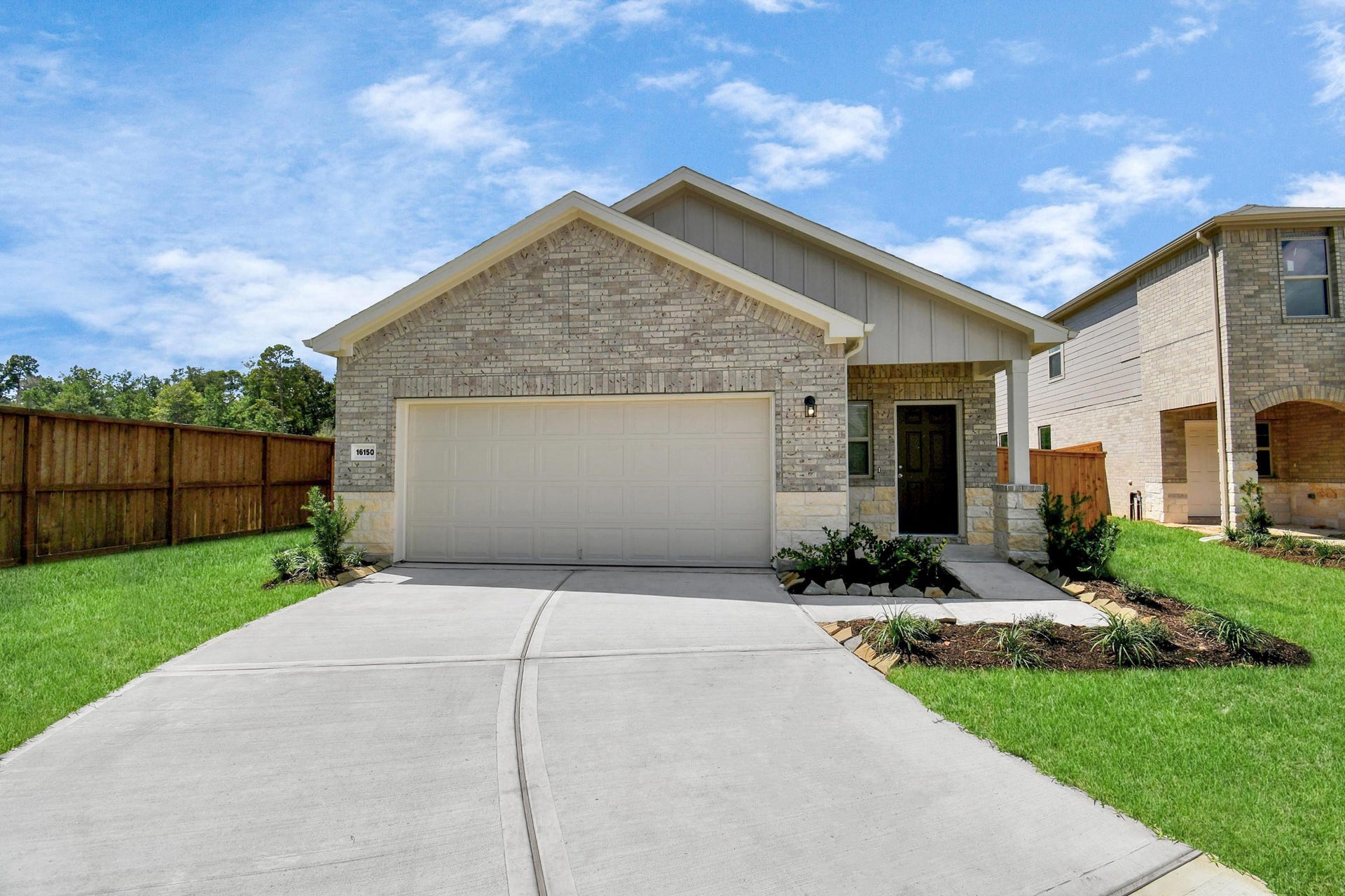 16150 Elbridge Court, Conroe, TX 77302 Nestled at the end of a peaceful cul-de-sac, from the moment you lay eyes on it, you're greeted by an elegant facade that exudes curb appeal.