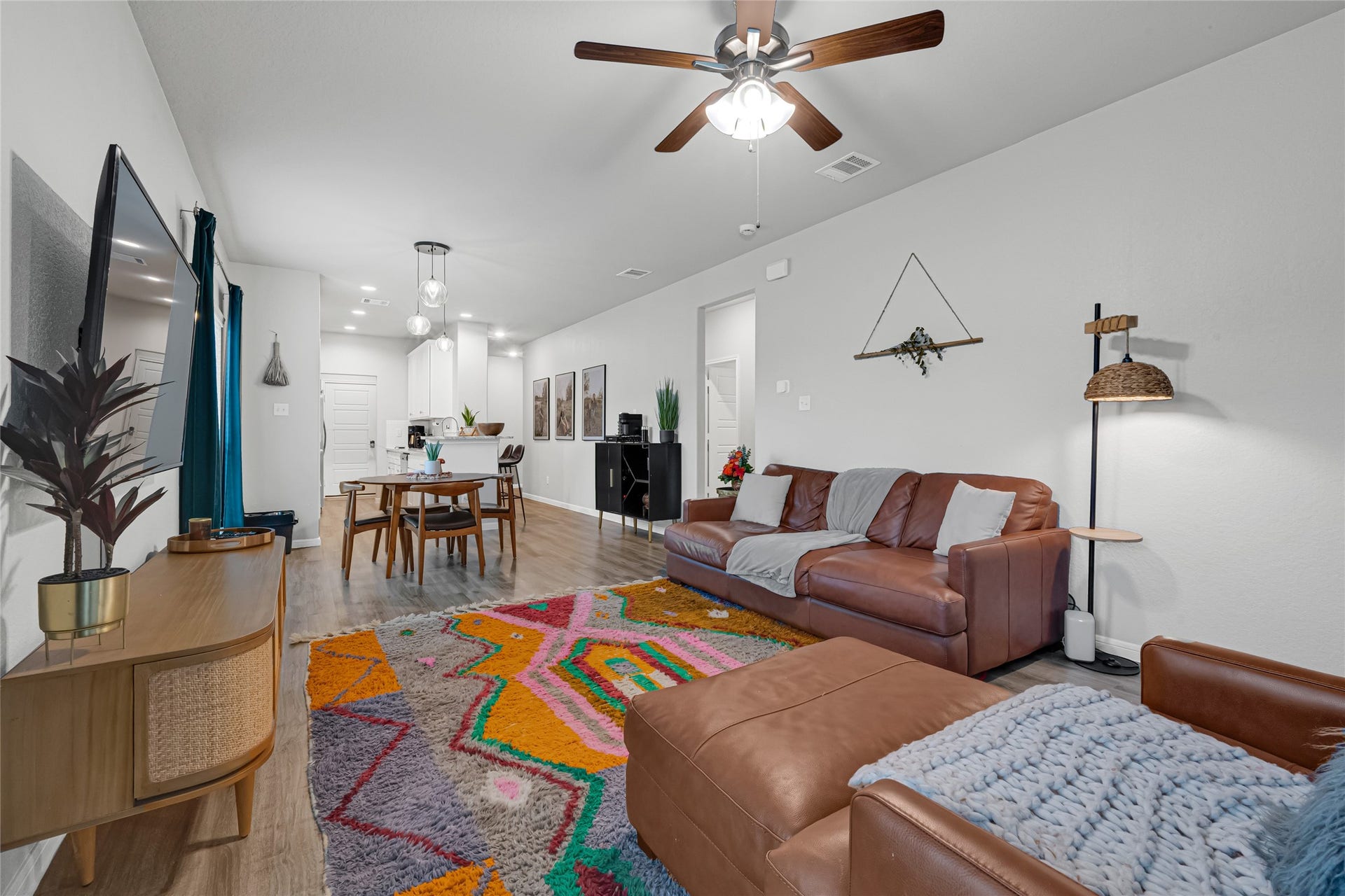 515 Emerald Thicket Lane, Houston, TX 77336 The open concept layout makes everyday living easy from the living room to the dining area and kitchen, everything flows. Stylish finishes, natural light, and a layout designed for how people actually live.