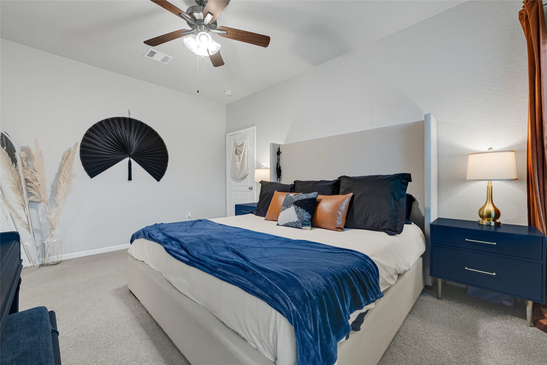 515 Emerald Thicket Lane, Houston, TX 77336 This Primary room includes a modern ensuite bathroom and stylish decor elements, offering a comfortable and inviting space. This bedroom is oversized yet cozy and stylish, creating a comfortable and inviting atmosphere, and the perfect retreat at the end of a long day. The Plush Mohawk carpeting with 3/8 inch padding continues throughout all carpeted areas.