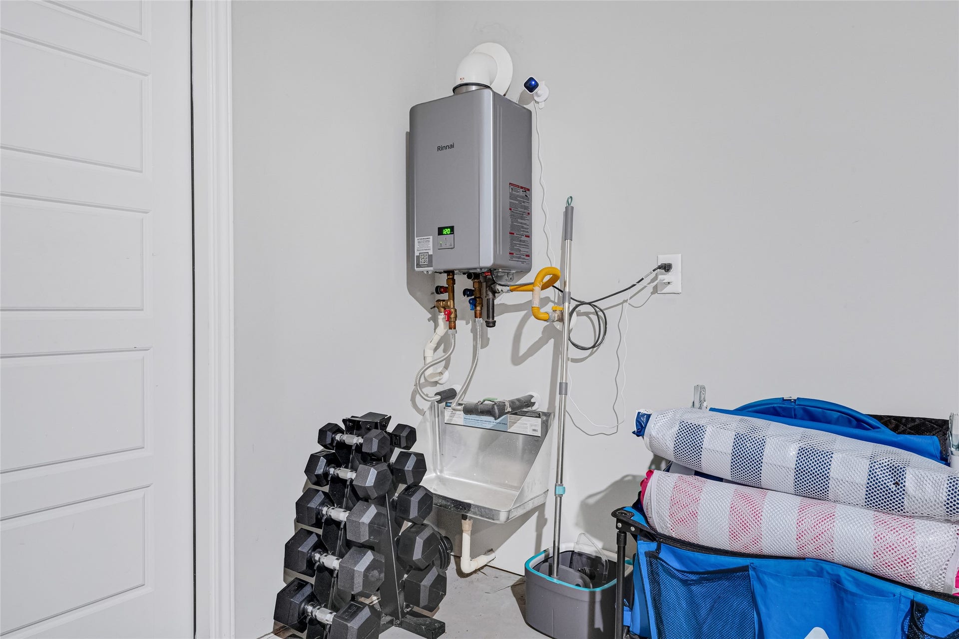 515 Emerald Thicket Lane, Houston, TX 77336 The garage houses the sleek tankless water heater, this home has a PEX water distribution system.