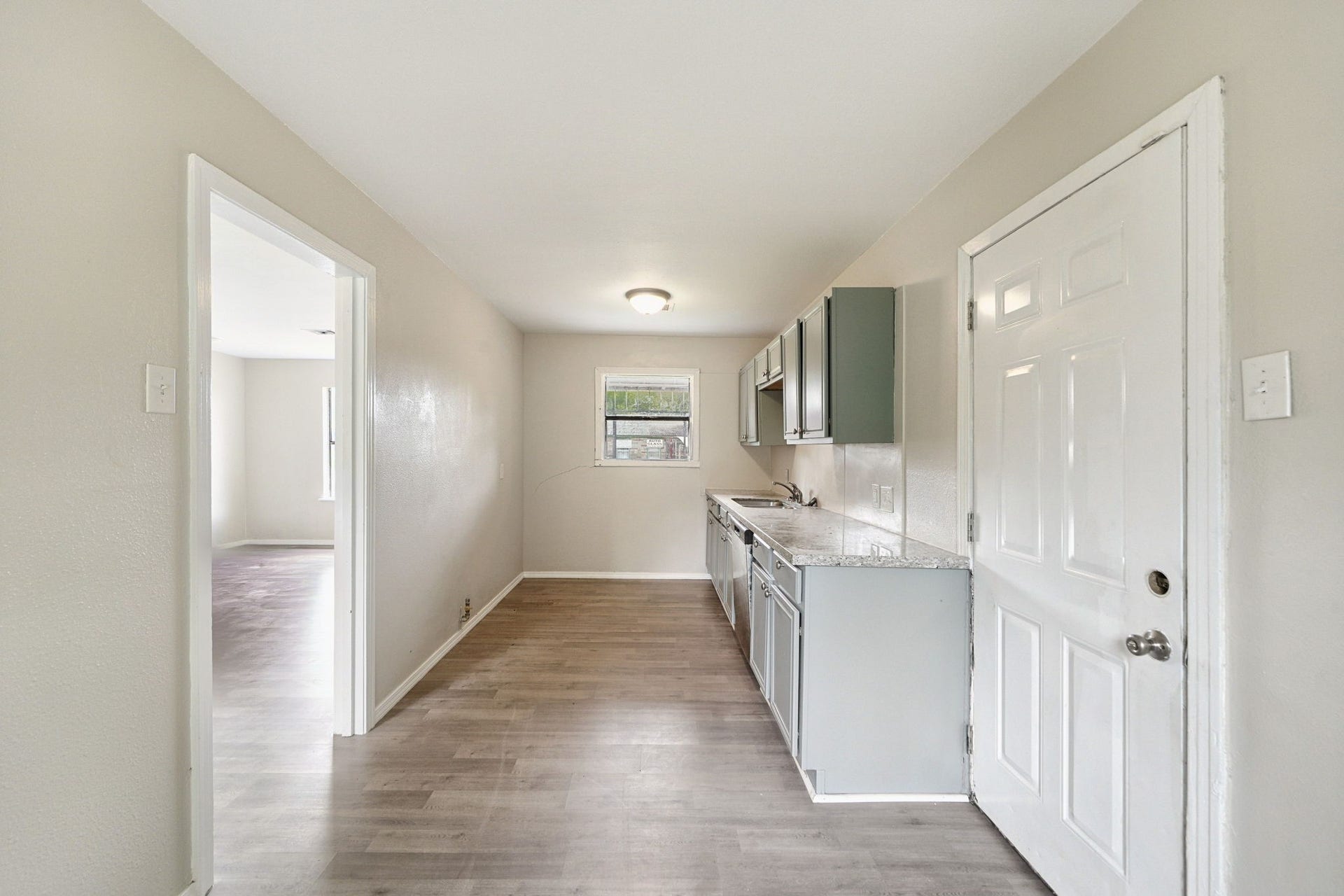 5851 Southtown Street, Houston, TX 77033 5851 Southtown Street, Houston, TX 77033