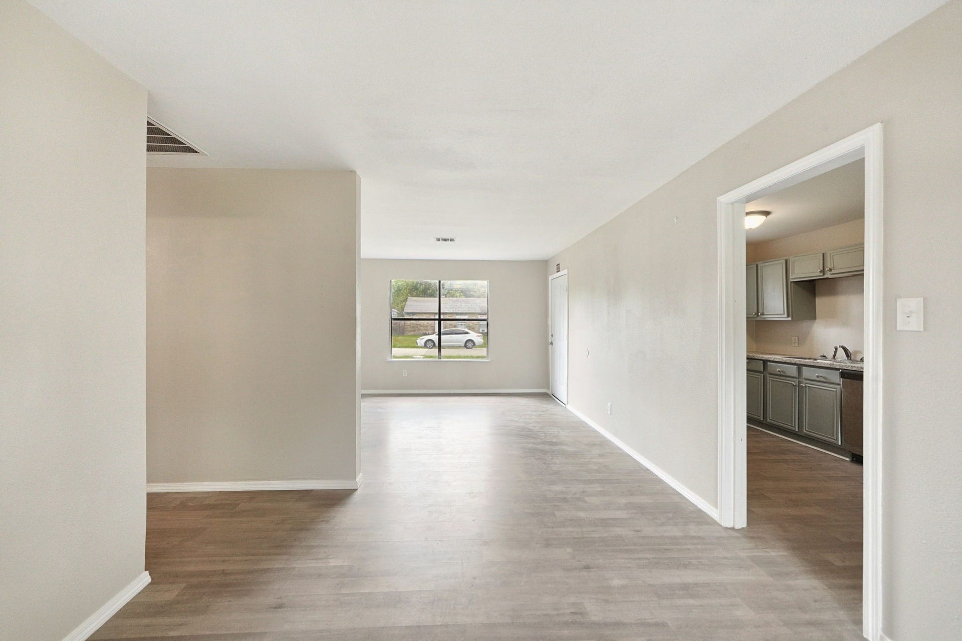 5851 Southtown Street, Houston, TX 77033 5851 Southtown Street, Houston, TX 77033