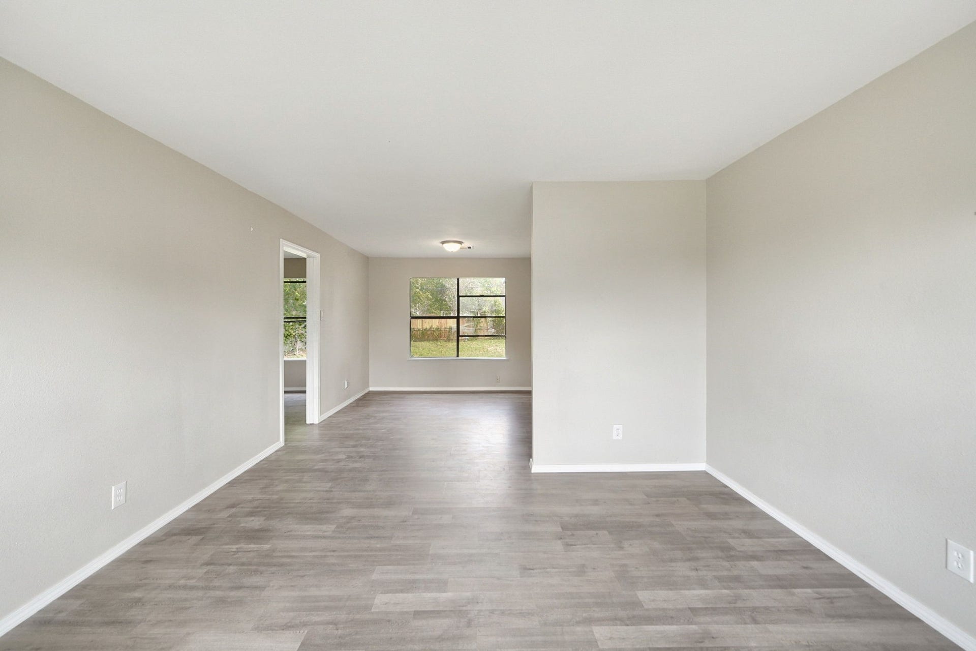 5851 Southtown Street, Houston, TX 77033 5851 Southtown Street, Houston, TX 77033
