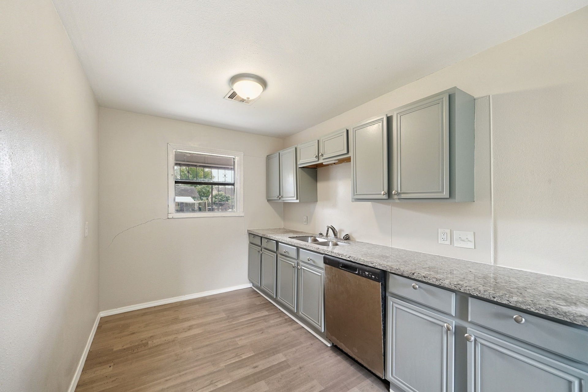 5851 Southtown Street, Houston, TX 77033 5851 Southtown Street, Houston, TX 77033