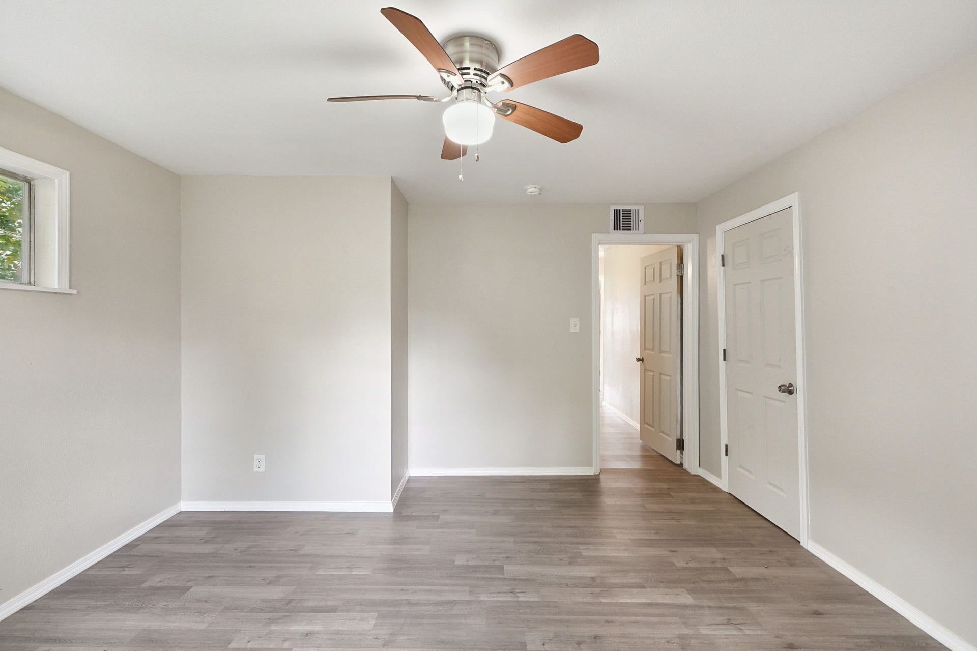 5851 Southtown Street, Houston, TX 77033 5851 Southtown Street, Houston, TX 77033