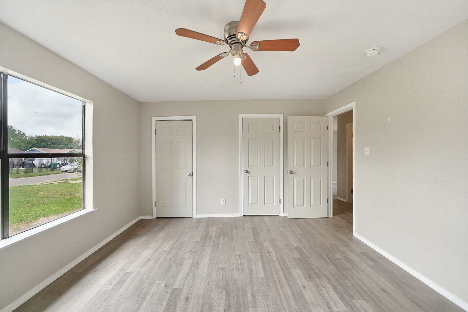 5851 Southtown Street, Houston, TX 77033 5851 Southtown Street, Houston, TX 77033