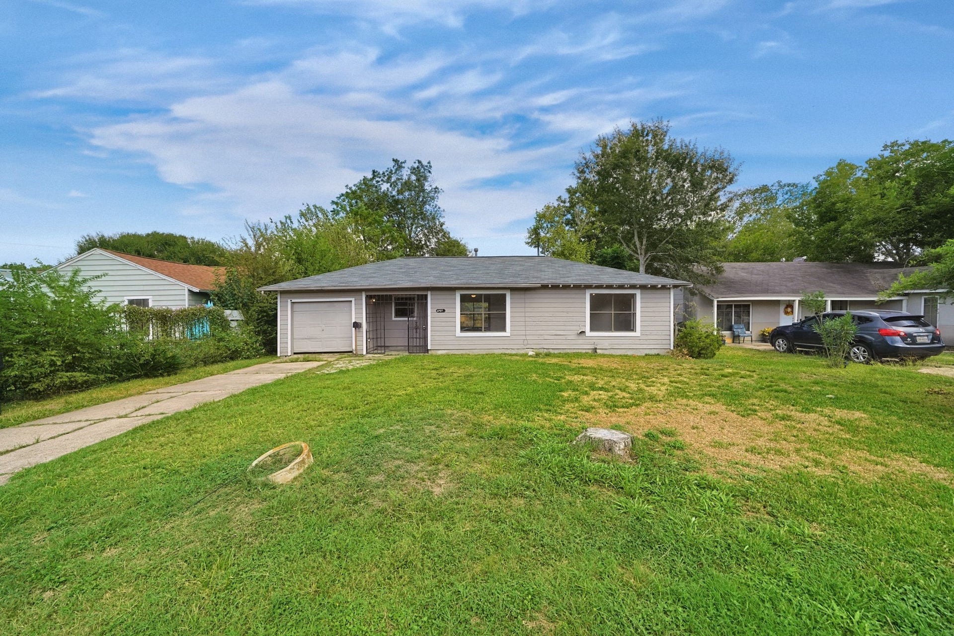 5851 Southtown Street, Houston, TX 77033 5851 Southtown Street, Houston, TX 77033