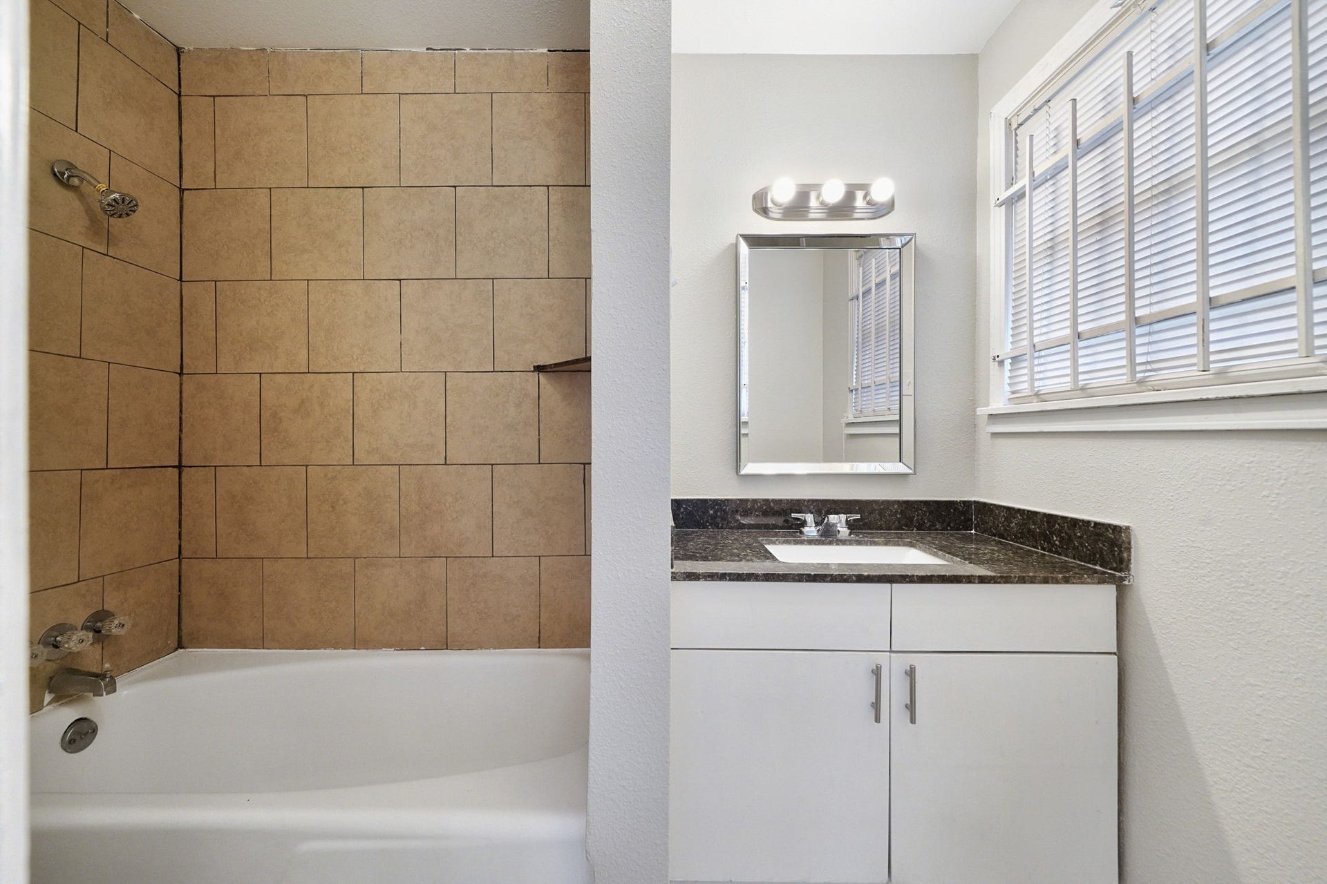 5851 Southtown Street, Houston, TX 77033 5851 Southtown Street, Houston, TX 77033