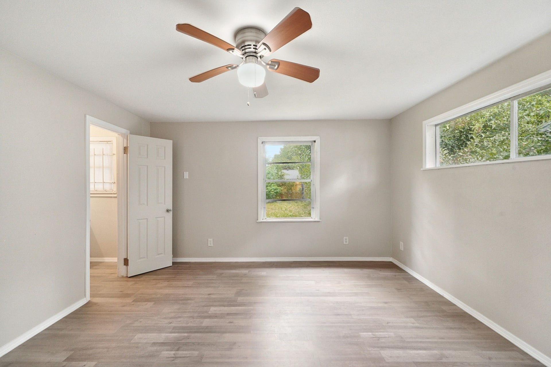 5851 Southtown Street, Houston, TX 77033 5851 Southtown Street, Houston, TX 77033