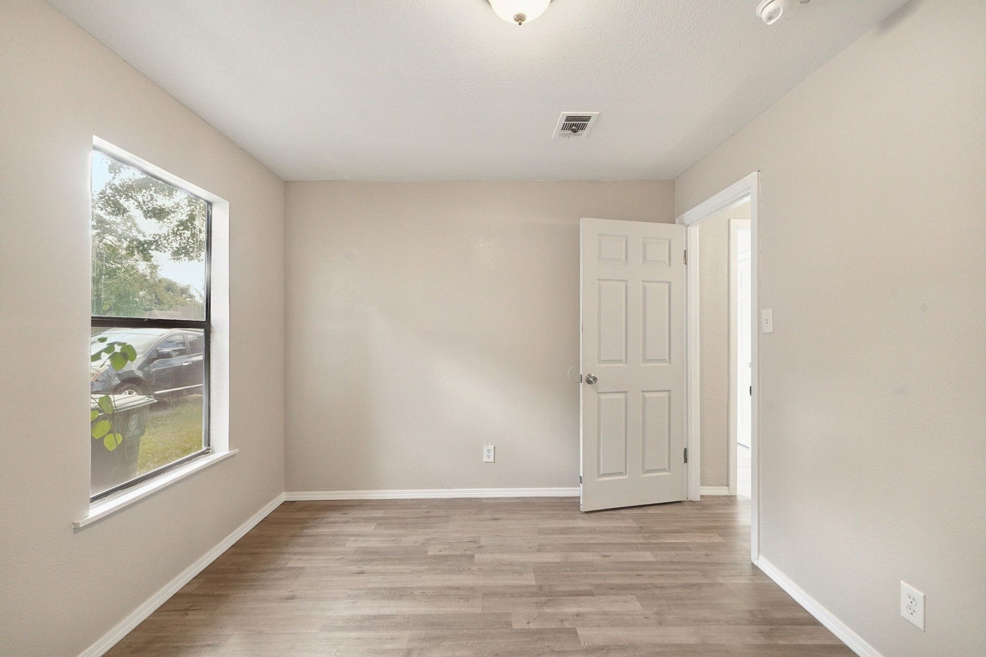 5851 Southtown Street, Houston, TX 77033 5851 Southtown Street, Houston, TX 77033